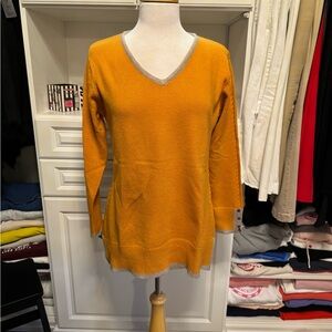 Great detailed v neck sweater